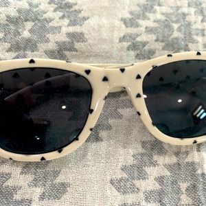 VANS - brand new heart polka dot sunglasses
